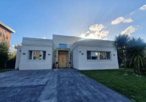 Canning, 4 Habitaciones Habitaciones, ,3 BathroomsBathrooms,Casas,Venta,1046